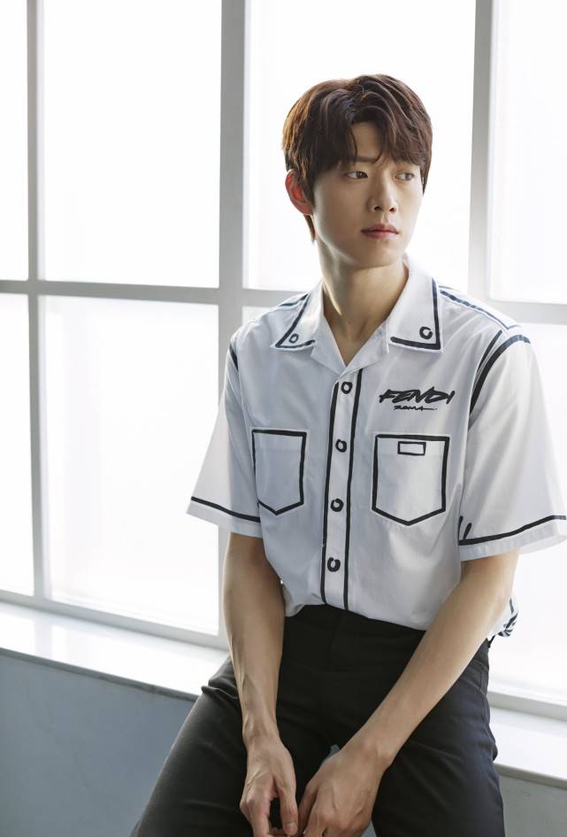 节目|原创总是出现在芒果台的综艺中，他被批综艺感太低，被强捧吗？