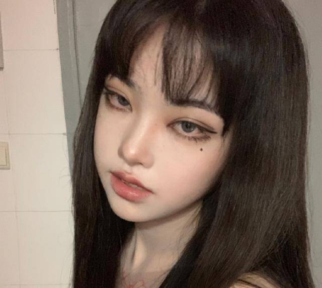 原创中国妹子仿妆富江神级cos吸引来原作者点赞