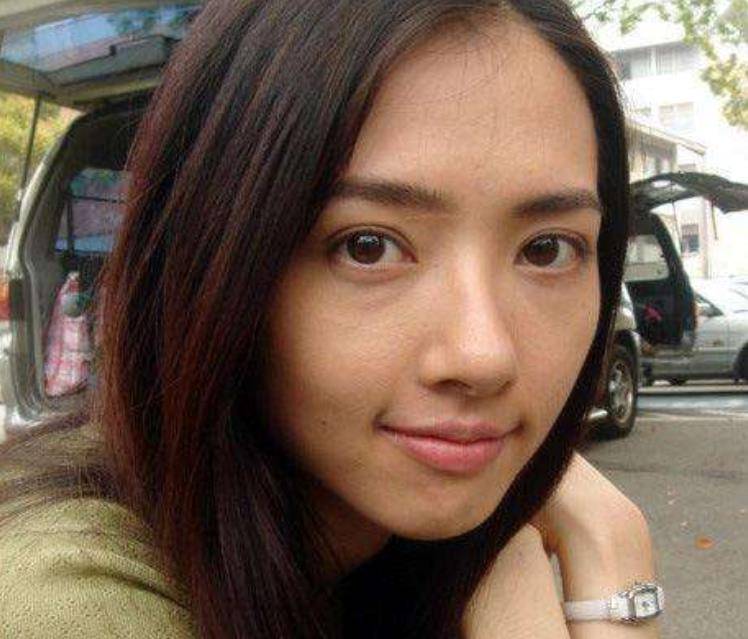 郭碧婷婚后宛如"毁容,下巴歪斜满脸油腻,简直判若两人!_豪门