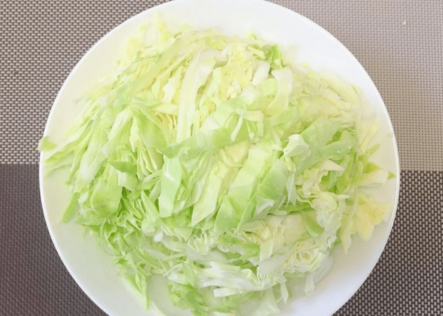 大叔|香气扑鼻，简单易学，超下饭广东菜怎么做？大叔教你包菜炒粉丝