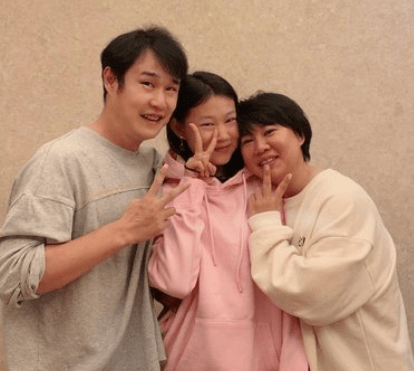 原创有一种“整容”叫小沈阳女儿，曾被嘲为“最丑星二代”，今完美逆袭