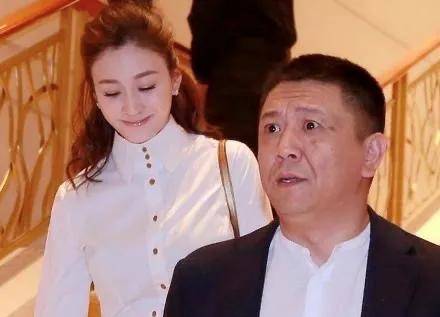 重伤|分手遭威胁，男友被重伤，这段豪门恋让李小冉心惊胆战了10年