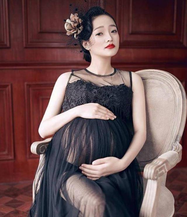 95后孕妈朋友圈分享“孕装照”时忘屏蔽亲戚，遭家人围攻：不知羞