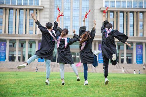 没考上大学,而去读了大专的人,毕业之后混得怎么样?