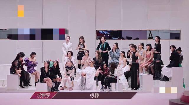 耳语|原创沈梦辰被淘汰时，吴昕顿时神伤离座，相拥耳语击碎多年不和传闻