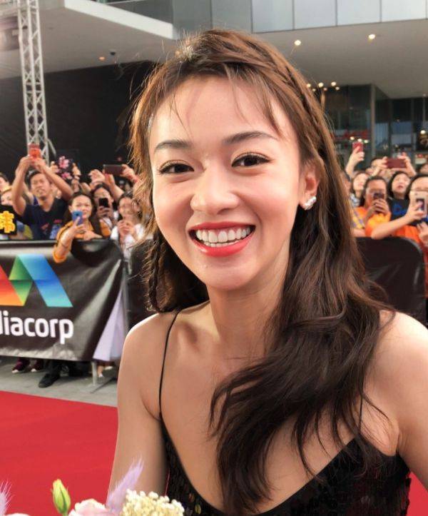 原创有种整容叫吴谨言胖了活动生图脸大一圈身材也变匀称了