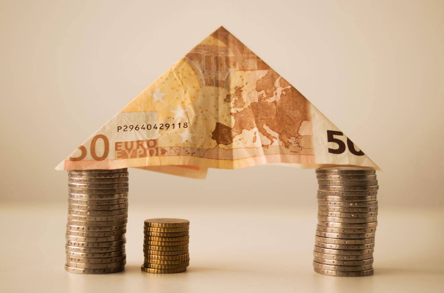 多省养老金调整公布！这些地区调整幅度大于5％，到底怎么回事？
