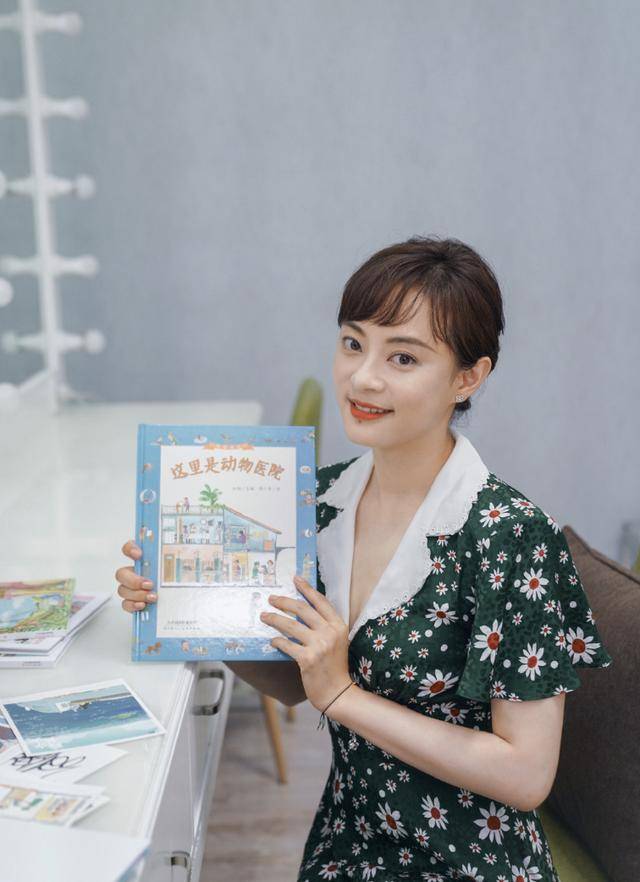 原创孙俪带儿女做公益，与李佳琦宣传领养动物，等等身高到妈妈肩膀