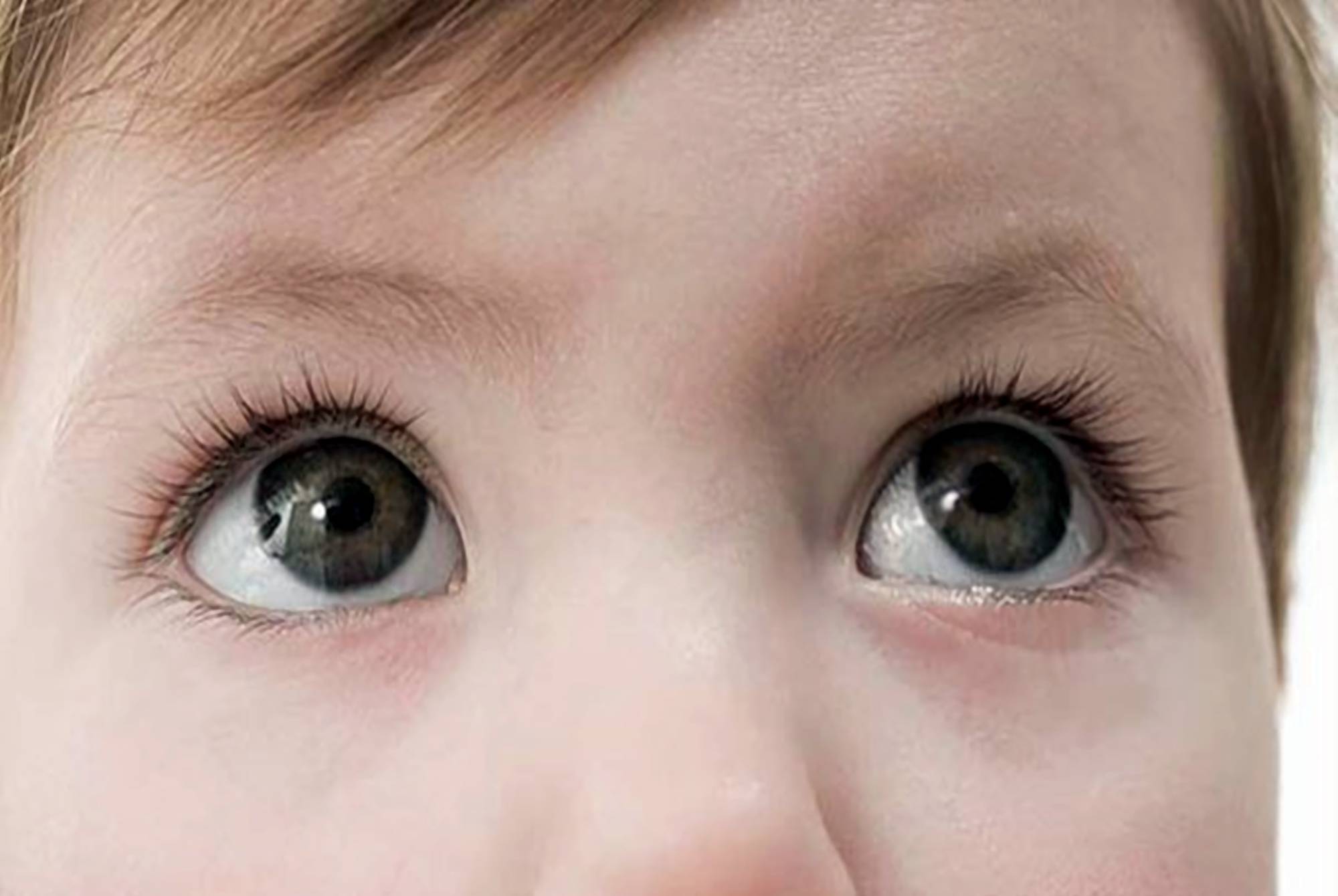原创多吃葡萄能让孩子眼睛又大又亮?更靠谱方法来了,三种营养别放过