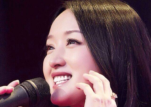 杨钰莹第一次上央视时，央视的编播人员被她的