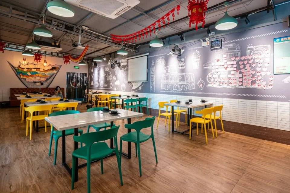 烧烤|打卡海鲜刺身、炭火烤串，凌晨2点还爆满！开在天台的烧烤档