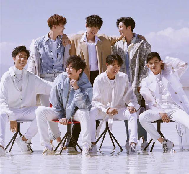 宁静|原创姐姐耍大牌？“追梦的哥”首次成团路演，宁静挂电话，沈梦辰没空