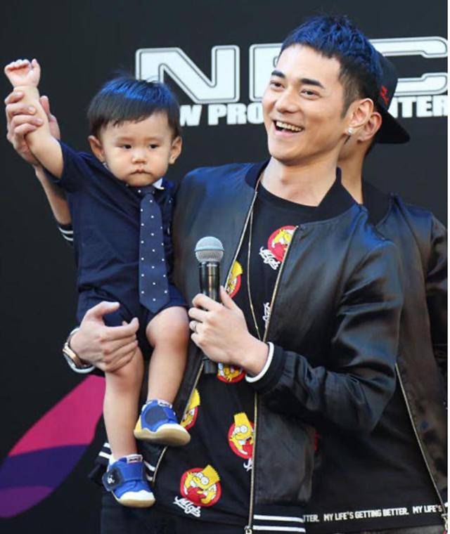 38岁主持人李晨三胎已生？老婆深夜晒照有深意，