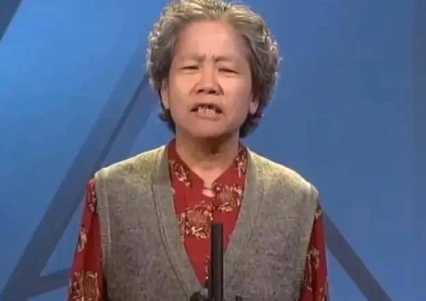 刘雨昕|女团C位被骂“比蔡徐坤还男人”,羞辱谁呢?