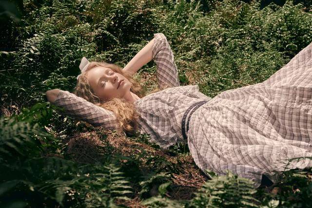 刘雯学|不能出门旅行？跟着大表姐刘雯学度假风穿搭，云度假可好？