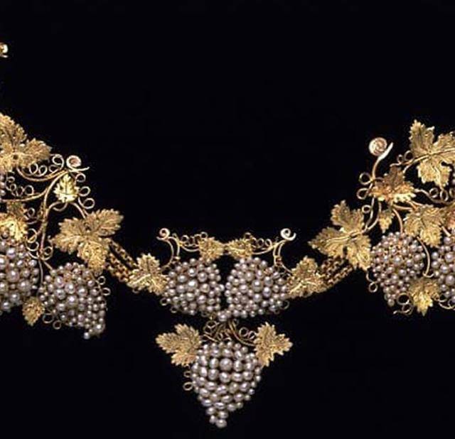 时代|一位女王对于珠宝的喜好，竟然主导了珠宝的发展史