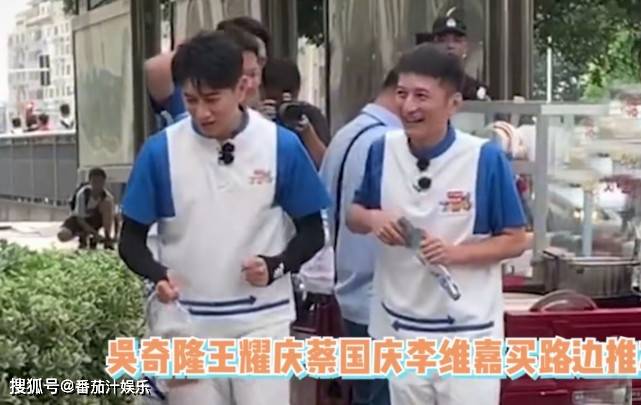 杨洋录《元气满满哥哥》摔跤，王彦霖第一时间