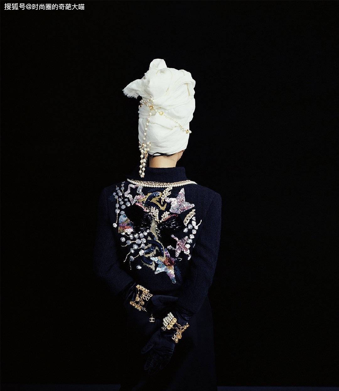 太阳穴|周迅新妆容有意思，眼线腮红直飞太阳穴，异域风被演绎出高级味道