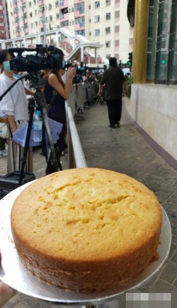 赌王公祭日犹如宫斗大戏！四房太太们送给记者