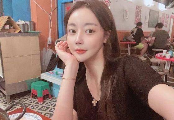 原创又一韩国女主播因网络暴力去世,妹妹发布去世消息,年仅28岁