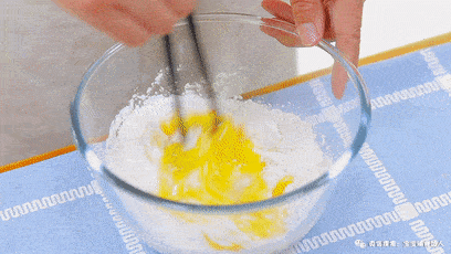 面糊|不用揉面轻松做!酸甜松软,全家人都爱1碗面粉1杯奶