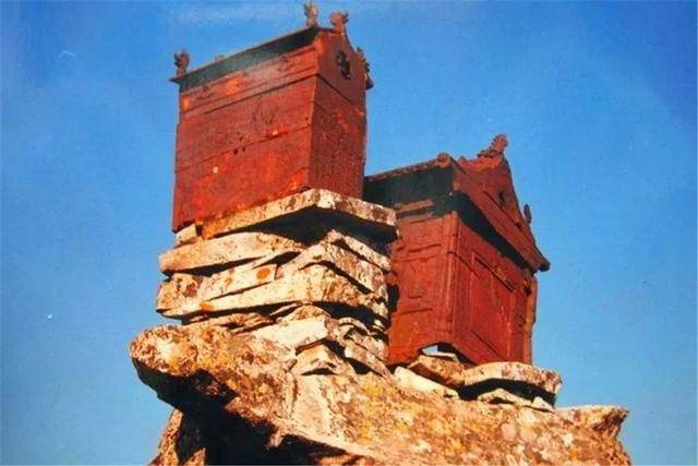 千斤整铸铁庙，如何屹立于2300多米山尖百年不坠？