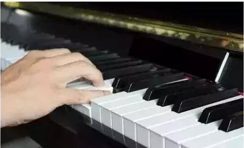 孩子弹钢琴最忌这几个错误手型,看看你家琴童中了几个?