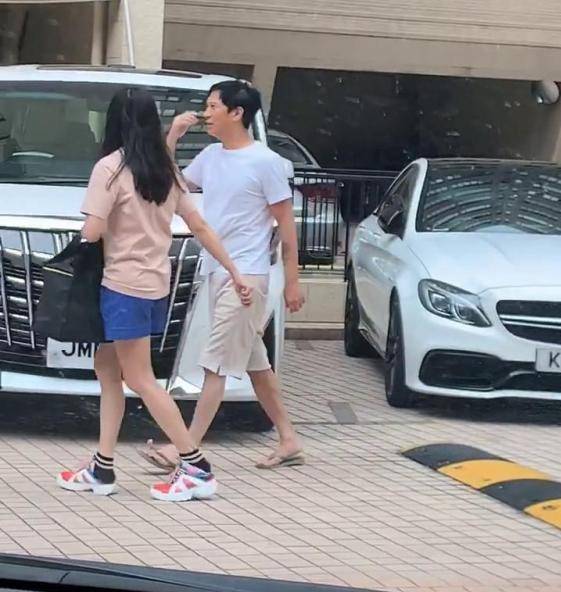 偶遇2亿富豪张家辉，拖鞋短裤头发凌乱，就像广