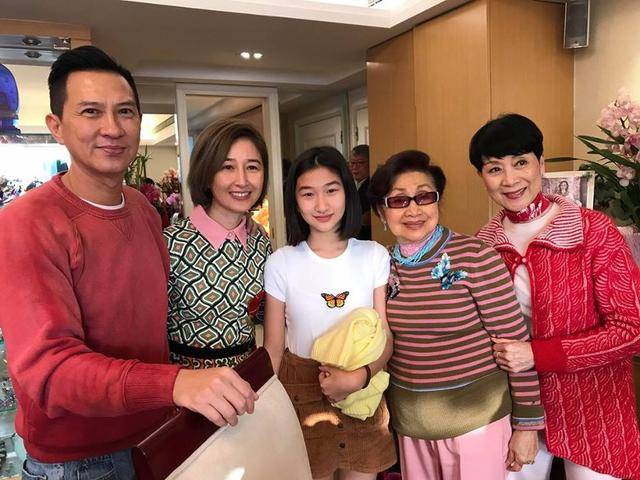 偶遇2亿富豪张家辉，拖鞋短裤头发凌乱，就像广