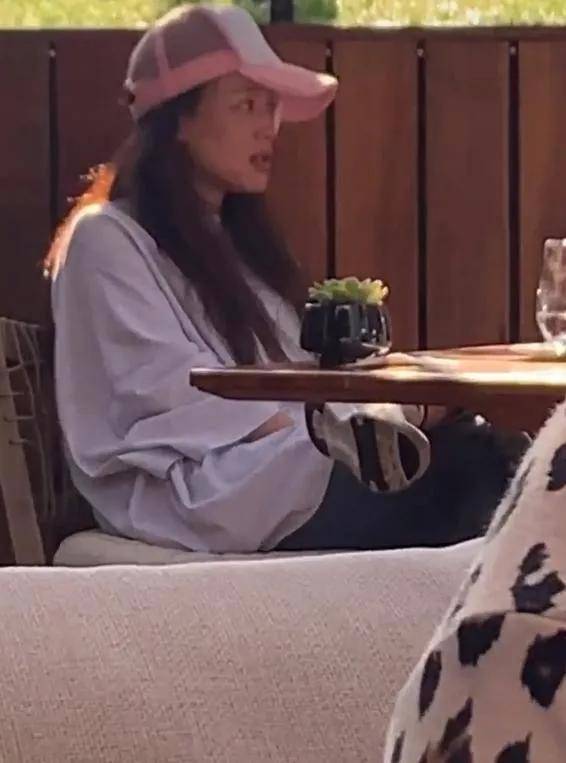 mm-|15岁把三级艳星当偶像，离经叛道少女，一脱成名！41岁因脸垮被迫脱圈.....