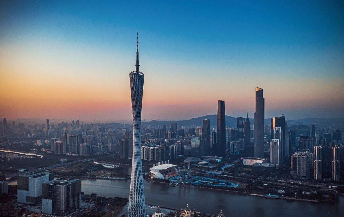 广州塔是广州的地标,塔高600米,为国内第一高塔,可以俯瞰广州全景.