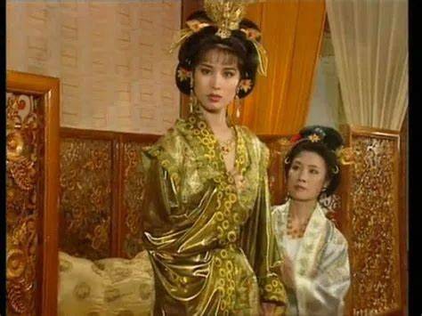 建群|除了演员还是设计师，这些剧的服装都是她设计的，温婉才女走了