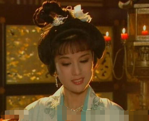 还记得《康熙王朝》中的容妃吗?饰演者李建群去