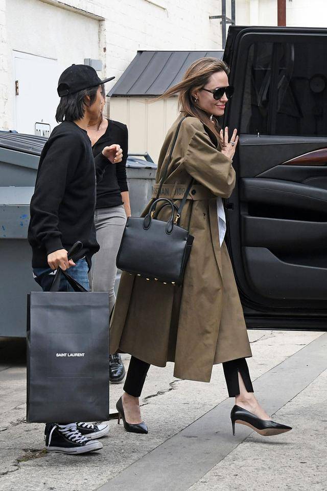 连衣裙|安吉丽娜朱莉现身被拍，白色连衣裙5万高价，堪称低调的奢华