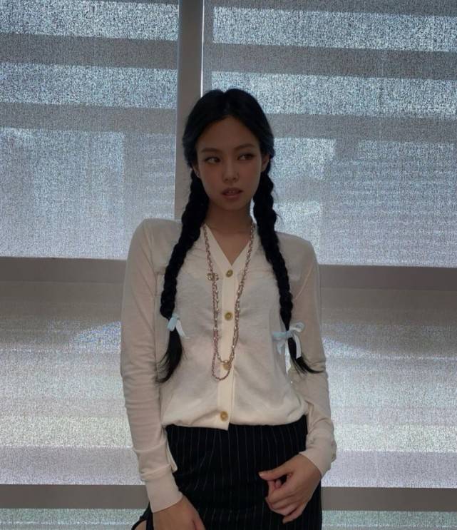 原创金智妮扎双马尾好可爱,青春又俏皮,有一种邻家女孩的感觉!