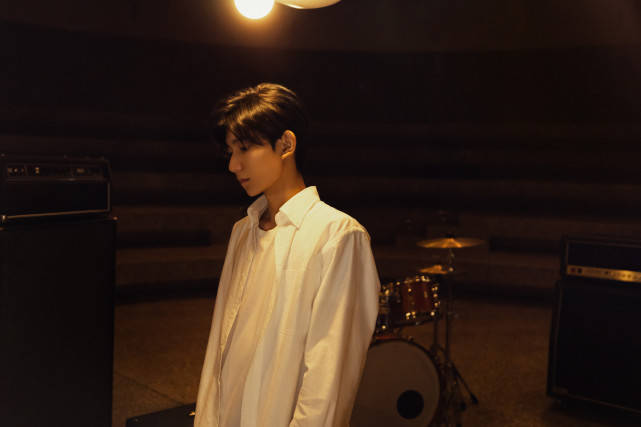 男孩|原创王源新MV花絮照曝光，即将20岁男孩的自由与希望