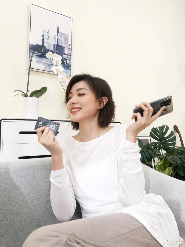 华为|扒一扒姐圈同款这部手机真的太＂圈粉＂