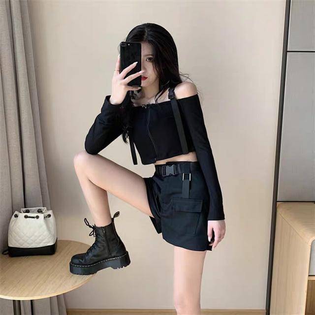 设计|还在穿淑女小香风？今年夏天更流行“炫酷风”，上身利落有型