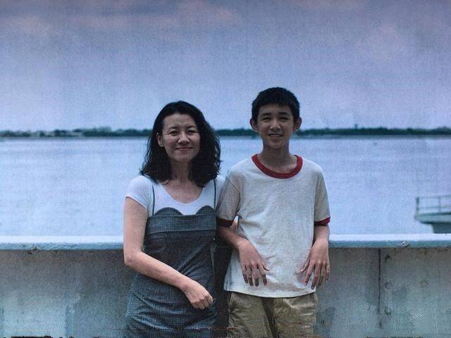 皱纹|刘琳从没掩饰过衰老,素颜皱纹很多,但气质优雅依然漂亮!