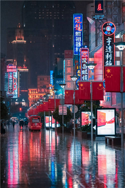 小人物镜头里的大上海