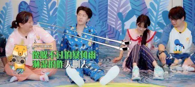 包袱|原创偶像包袱太重的郑爽，上综艺划水玩游戏作弊，水都要“假喝”？