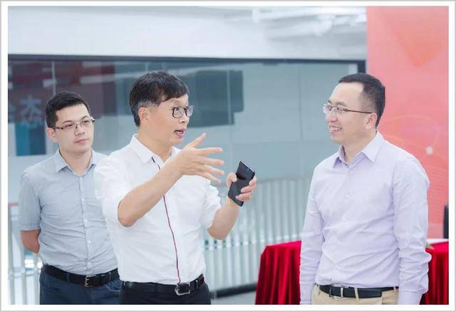 美的|原创最牛经理人方洪波，每年帮老板赚几百亿，瞄一眼就懂老板心思