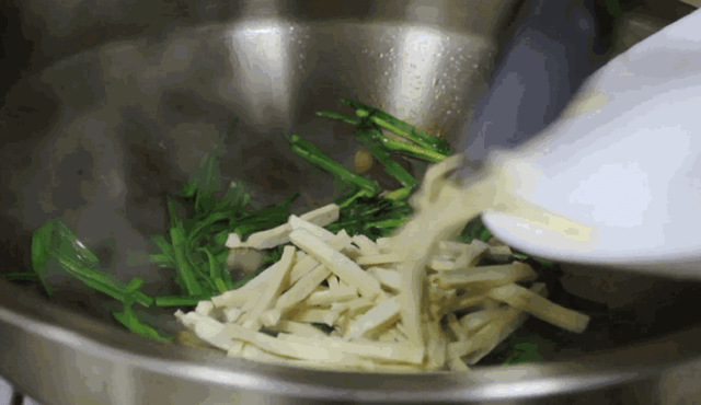 香辣|香辣味美,简单易做,超好吃下饭菜有哪些?大叔教你大蒜炒香干