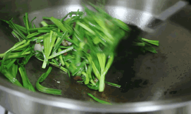 香辣|香辣味美,简单易做,超好吃下饭菜有哪些?大叔教你大蒜炒香干