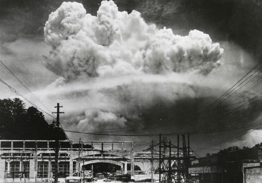 长崎原子弹爆炸当天惨状:上万人"消失"不见,幸存者如灵魂飞天