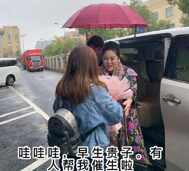 向太高调宣布抱鼠宝宝,郭碧婷敷衍回应,疑似