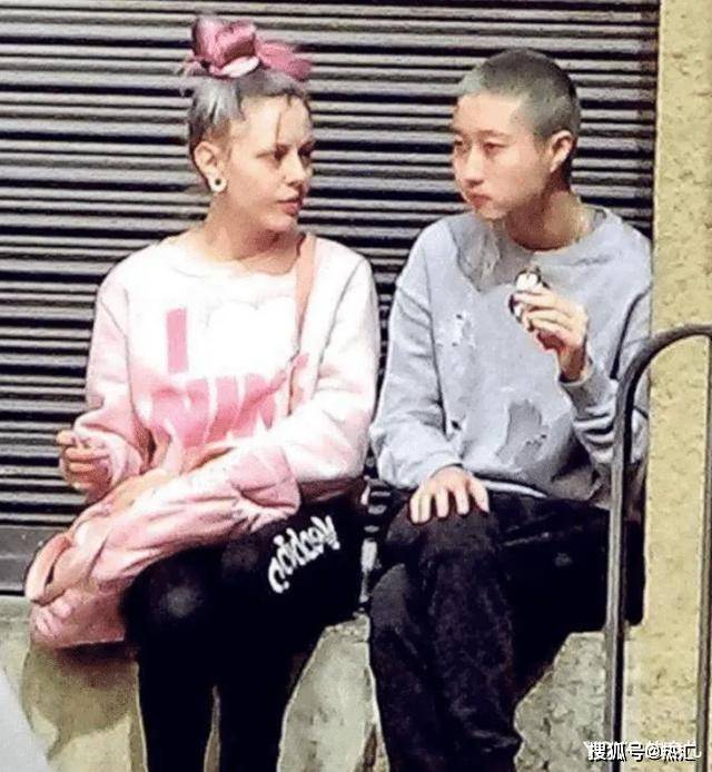 时尚|成龙的女儿吴卓林真是太“野”了，日常搭配似时尚博主，真的很潮