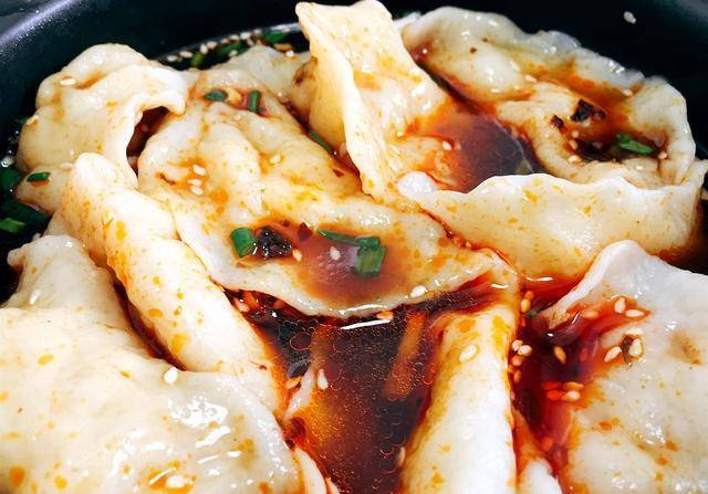 原创吹爆这碗红油饺子,在家自己做,麻辣鲜香,咬一口倍爽