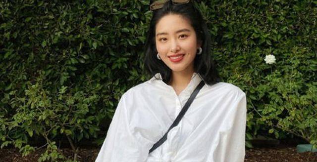 原创《芳华》主演杨采钰婚变?曾与刘亦菲干爹高调秀爱,已许久未互动