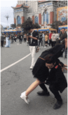 原创
爆笑GIF:这位大哥真是个果断的人,二话不说直接扛走